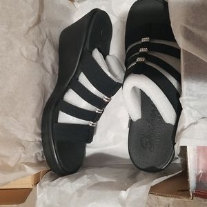 New Skechers Rumblers size 9